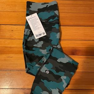 Never worn lululemon athletic pants